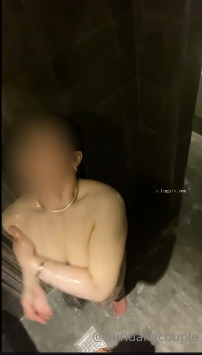某大学大一情侣档不去新生训练~改去床上做性爱特训!!